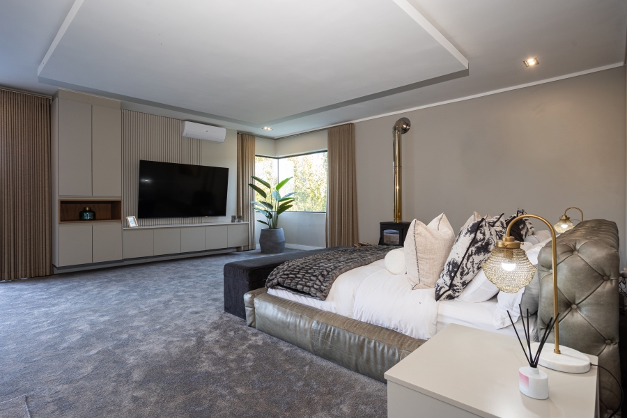 6 Bedroom Property for Sale in Winelands Western Cape